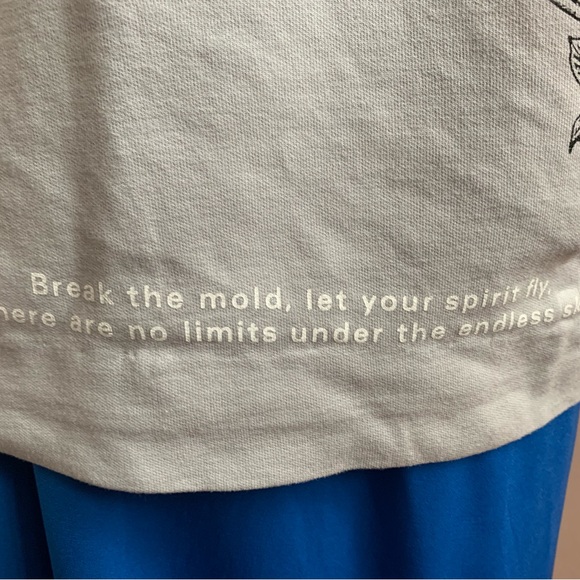 Floral Embroidery Graphic T-Shirt size L - Picture 5 of 8